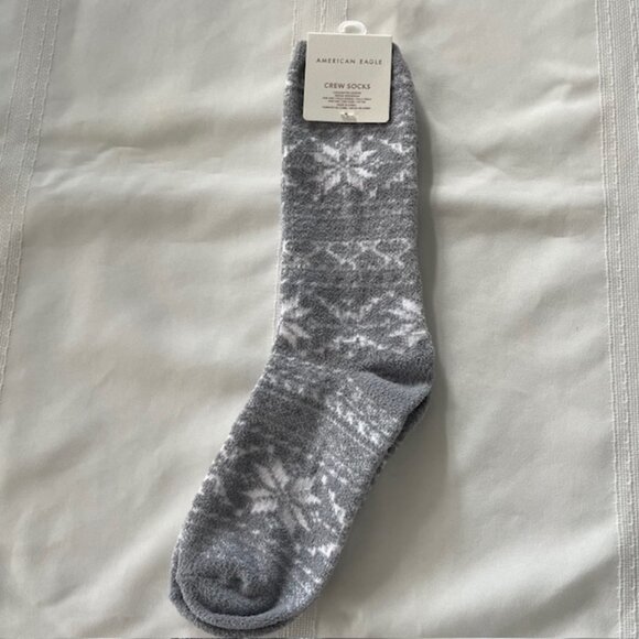 American Eagle Crew Socks - Gray and White Snowflake - One Size - NWT - Picture 1 of 3